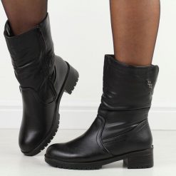 Czarne wysokie botki damskie Filo Donna Z24-43. Czarne botki damskie Filo Donna, na jesień, ze skóry, eleganckie, z okrągłym noskiem, bez obcasa, na płaskiej podeszwie, bez zapięcia. Za 179.00 zł.