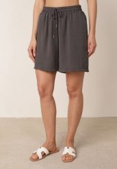 Szare Letnie Szorty Casual z Wysokim Stanem z Dużą Zawartością Wiskozy Agarione. Szare szorty damskie Born2be, bez wzorów, z materiału, z podwyższonym stanem. Za 29.99 zł.