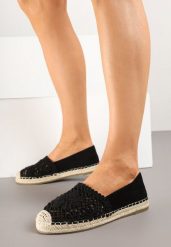 Czarne Ażurowe Espadryle Ozdobione Plecionym Sznurkiem Sdivaya. Czarne espadryle damskie Born2be, w ażurowe wzory, z jeansu, bez obcasa, na płaskiej podeszwie. Za 79.99 zł.