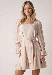 Beżowa Sukienka VICES z Siateczkowymi Rękawami i Wiązanym Paskiem Resnala. Brązowe sukienki damskie Born2be, bez wzorów, z materiału, eleganckie, bez ramiączek. Za 149.99 zł.