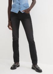 Dżinsy straight, mid waist, super stretch, z wygodnym paskiem. Czarne jeansy damskie bonprix. Za 129.99 zł.