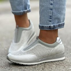 Szare sneakersy damskie, półbuty M.Daszyński 2169-3. Szare obuwie sportowe damskie M.Daszyński, ze skóry, bez zapięcia. Za 119.00 zł.