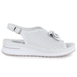 Sandały damskie na koturnie białe eVento 9759. Białe sandały damskie eVento, w ażurowe wzory, ze skóry ekologicznej, bez obcasa, na koturnie, bez zapięcia. Za 189.99 zł.