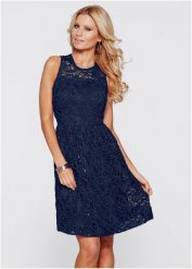 Sukienka koronkowa z cekinami. Niebieskie sukienki damskie bonprix, bez wzorów, z koronki, eleganckie, bez ramiączek. Za 189.99 zł.