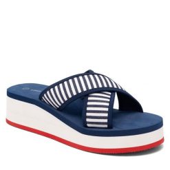 Klapki Clara Barson. Niebieskie klapki damskie Clara Barson, bez wzorów, bez obcasa, bez zapięcia. Za 79.99 zł.