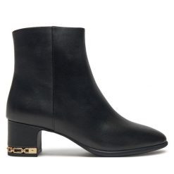 Botki MICHAEL Michael Kors. Czarne botki damskie MICHAEL Michael Kors, bez obcasa, na słupku, bez zapięcia. Za 1,019.00 zł.