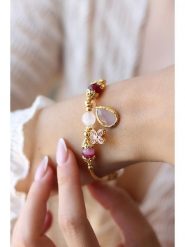 Pierres delicates Pozłacana bransoletka z kwarcem i agatem rozmiar: onesize. Żółte bransoletki damskie Pierres delicates, pozłacane. Za 100.75 zł.