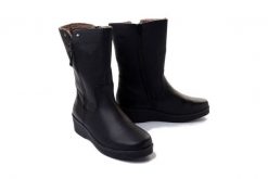 RIEKER Y4653-00 black, kozaki damskie. Czarne kozaki damskie Rieker, na zimę, bez obcasa, na koturnie, bez zapięcia. Za 439.90 zł.