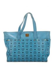 MCM Torebka w kolorze błękitnym - 38 x 29 x 13 cm rozmiar: onesize. Niebieskie torebki klasyczne damskie MCM, z materiału, bez dodatków. Za 2,339.08 zł.