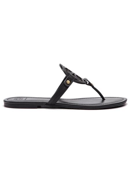 Tory Burch Japonki Miller 11744 Czarny. Czarne klapki damskie Tory Burch, bez wzorów, ze skóry, bez obcasa, bez zapięcia. Za 1,149.00 zł.