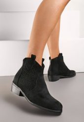 Czarne Botki z Ekozamszu na Płaskim Obcasie z Ażurowym Zdobieniem Leccaria. Czarne botki damskie Renee, boho, bez obcasa, na płaskiej podeszwie, bez zapięcia. Za 159.99 zł.