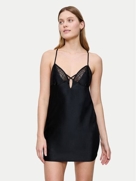 Triumph Koszula nocna A Weekend To Remember 10225051 Czarny Regular Fit. Czarne koszule nocne i halki Triumph, bez wzorów, z syntetyku, bez ramiączek. Za 119.99 zł.