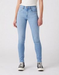 WRANGLER HIGH RISE SKINNY DAMSKIE SPODNIE JEANSOWE FORKEEPS W27HXRW18 112319156. Rurki damskie Wrangler, bez wzorów, z jeansu. Za 209.99 zł.