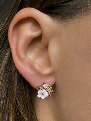 Les Petites Précieuses Pozłacane kolczyki-wkrętki z masą perłowa i cyrkoniami rozmiar: onesize. Białe kolczyki damskie Les Petites Précieuses, z cyrkonią, pozłacane. Za 171.28 zł.