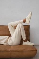 Spodnie dresowe z dzianiny waflowej w kolorze BRIGHT BEIGE - ARLES-S. Brązowe spodnie dresowe damskie Marsala, na lato, s, bez wzorów, z bawełny. Za 239.90 zł.