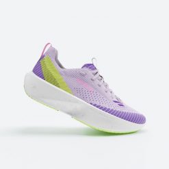 Buty do biegania damskie Kiprun KipX. Fioletowe obuwie sportowe damskie KIPRUN, bez zapięcia, do biegania. Za 499.99 zł.