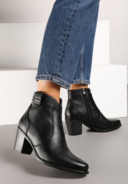 Czarne Botki na Słupku w Stylu Kowbojek z Ozdobnymi Napami Elzinna. Czarne botki damskie Renee, z koronki, eleganckie, bez obcasa, na obcasie, bez zapięcia. Za 119.99 zł.