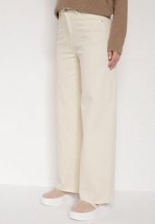 Jasnobeżowe Jeansy o Szerokim Fasonie z Wysokim Stanem i Surowymi Krawędziami Cattia. Brązowe jeansy damskie Born2be, z podwyższonym stanem. Za 99.99 zł.