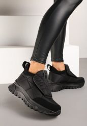 Czarne Sneakersy na Grubej Podeszwie z Pikowaną Cholewką i Napisem Resisha. Czarne obuwie sportowe damskie Born2be, z jeansu, bez zapięcia. Za 219.99 zł.