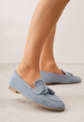 Niebieskie Perforowane Mokasyny z Imitacji Zamszu Zdobione Frędzlami Vaeliane. Niebieskie mokasyny damskie Renee, z zamszu, bez obcasa. Za 89.99 zł.