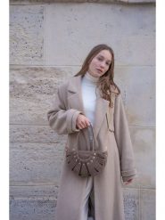 Maison héritage PARIS Skórzana torebka "Mini Sparti" w kolorze beżowym - 29 x 18 x 5 cm rozmiar: onesize. Brązowe torebki klasyczne damskie maison héritage PARIS, z materiału, przez ramię, bez dodatków. Za 347.99 zł.