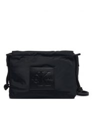 Calvin Klein Torebka LV04F3871G Czarny. Czarne listonoszki damskie Calvin Klein, bez wzorów, z materiału, bez dodatków. Za 329.99 zł.