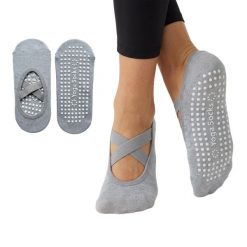 Skarpetki do jogi fit.me antypoślizgowe szare. Szare skarpetki damskie FIT.ME, bez wzorów. Za 10.53 zł.