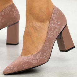 Różowe czółenka damskie na słupku Vinceza 62223. Czerwone czółenka damskie VINCEZA, bez wzorów, z materiału, bez obcasa, na słupku. Za 199.00 zł.