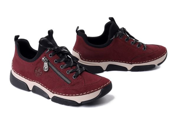 RIEKER 45973-36 red, półbuty damskie. Czerwone półbuty damskie Rieker, bez wzorów, bez obcasa, bez zapięcia. Za 369.90 zł.