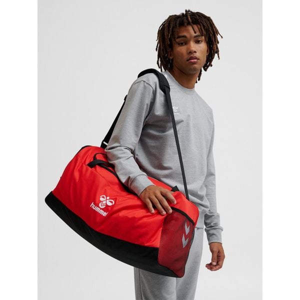 Torba sportowa Hummel Core 2.0 W SC. Czarne torby sportowe Hummel, bez wzorów. Za 180.00 zł.