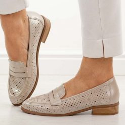 Złote ażurowe mokasyny damskie Vinceza 58624. Żółte mokasyny damskie VINCEZA, na lato, z jeansu, z okrągłym noskiem, bez obcasa. Za 179.00 zł.