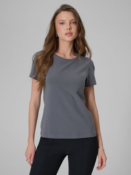 4F T-shirt slim gładki damski - szary S. Szare t-shirty damskie 4F, s, bez wzorów, z dzianiny, bez kołnierzyka. W wyprzedaży za 29.99 zł.