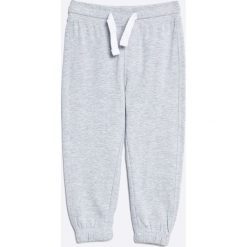Blukids - Spodnie dziecięce 98-128 cm. Spodnie dresowe chłopięce marki 4F. W wyprzedaży za 29.90 zł.