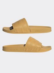 Adidas Klapki w kolorze żółtym rozmiar: 42. Żółte klapki damskie Adidas, bez wzorów, z otwartym noskiem, bez obcasa, bez zapięcia. Za 131.74 zł.