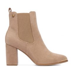 Botki DeeZee. Brązowe botki damskie DeeZee, bez obcasa, na słupku, bez zapięcia. Za 199.99 zł.