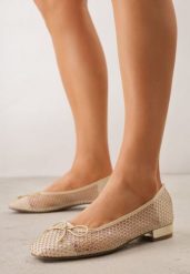 Beżowe Balerinki ze Skórzaną Wkładką Siateczkową Cholewką Kokardą i Cyrkoniami Dorixa. Brązowe balerinki damskie Renee, bez wzorów, z jeansu. Za 69.99 zł.