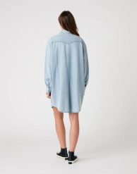 WRANGLER DENIM WESTERN DRESS DAMSKA SUKIENKA LIGHT INDIGO W9P6LWX4E 112132456. Niebieskie sukienki damskie Wrangler, bez wzorów, z denimu, bez ramiączek. Za 229.99 zł.