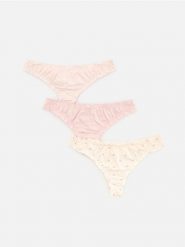 Majtki stringi 3 pack - pastelowy róż. Czerwone stringi Reserved, bez wzorów. Za 49.99 zł.