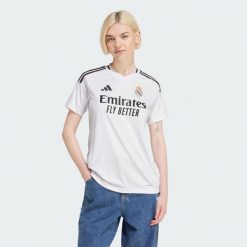 Koszulka Real Madrid 24/25 Home. Białe koszulki damskie Adidas, s, bez wzorów, z materiału, bez kołnierzyka, bez ramiączek. Za 449.00 zł.