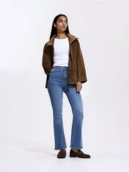 Jeansy flare z krótszą nogawką - niebieski. Niebieskie jeansy damskie Reserved. Za 129.99 zł.