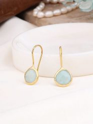 Pierres de Jade Pozłacane kolczyki z amazonitami rozmiar: onesize. Niebieskie kolczyki damskie Pierres de Jade, pozłacane, z zapięciem typu bigiel. Za 39.99 zł.