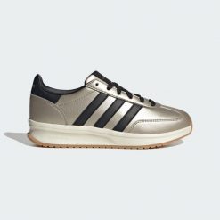 Buty Run 70S 2.0. Białe obuwie sportowe damskie Adidas, bez zapięcia, do biegania. Za 299.00 zł.