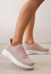 Różowe Minimalistyczne Buty Sportowe z Siateczki na Tłoczonej Podeszwie Zanera. Czerwone obuwie sportowe damskie Born2be, z jeansu, na fitness i siłownię. Za 79.99 zł.