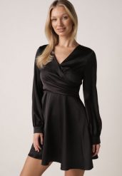 Czarna Satynowa Sukienka VICES z Bawełny o Kopertowym Kroju Glanita. Czarne sukienki damskie Born2be, bez wzorów, z bawełny, klasyczne, bez ramiączek. Za 129.99 zł.