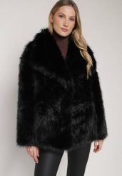 Czarna Kurtka Futerko o Dwurzędowym Kroju Oversize Nevisa. Czarne kurtki damskie Born2be, l, bez wzorów, z futra, bez kaptura. Za 249.99 zł.