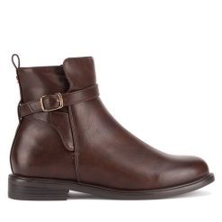 Botki Clara Barson. Brązowe botki damskie Clara Barson, bez obcasa, na płaskiej podeszwie, bez zapięcia. Za 139.99 zł.