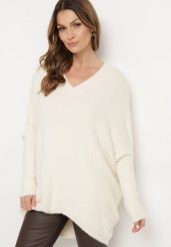 Beżowy Sweter z Kaszmirem w Stylu Nietoperza Edionira. Brązowe swetry klasyczne damskie Born2be, z kaszmiru, bez kołnierzyka. Za 139.99 zł.
