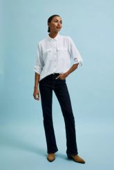 Jeansy bootcut z jasnymi przeszyciami granatowe. Jeansy damskie MOODO. W wyprzedaży za 44.99 zł.