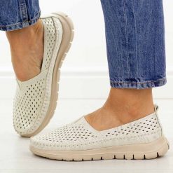 Beżowe ażurowe półbuty damskie Sergio Leone Mk099H. Brązowe półbuty damskie Sergio Leone, na lato, w ażurowe wzory, z jeansu, z okrągłym noskiem, bez obcasa, na płaskiej podeszwie, bez zapięcia. Za 149.00 zł.