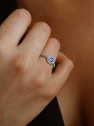 OR Carats Złoty pierścionek z kamieniami szlachetnymi rozmiar: 60. Niebieskie pierścionki damskie OR Carats, z topazem, złote. Za 1,152.99 zł.